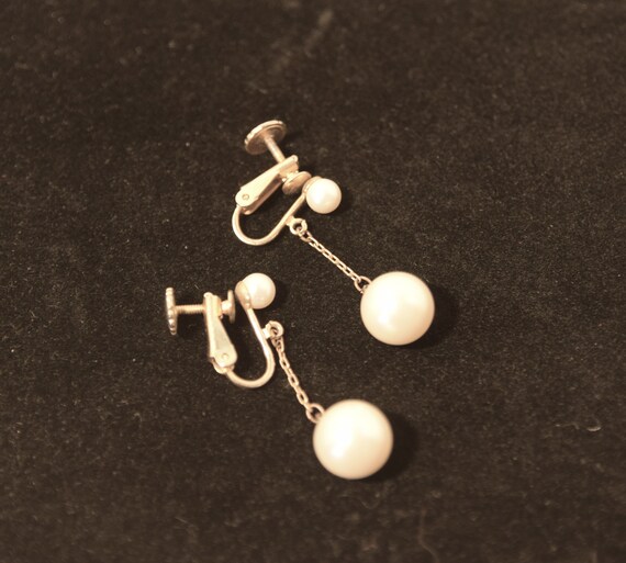 Vintage 1960s 1970s faux pearl drop dangle clip e… - image 2