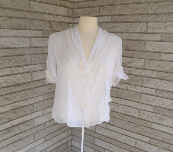 Vintage 1920s 1930s cotton lawn and lace white fro