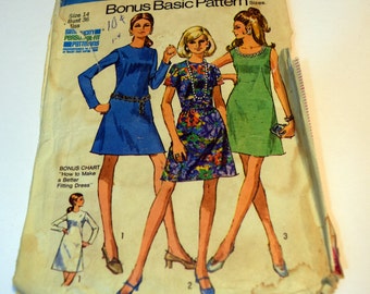 Vintage 1970s Simplicity 8868 Misses basic dress pattern featuring two necklines sewing pattern