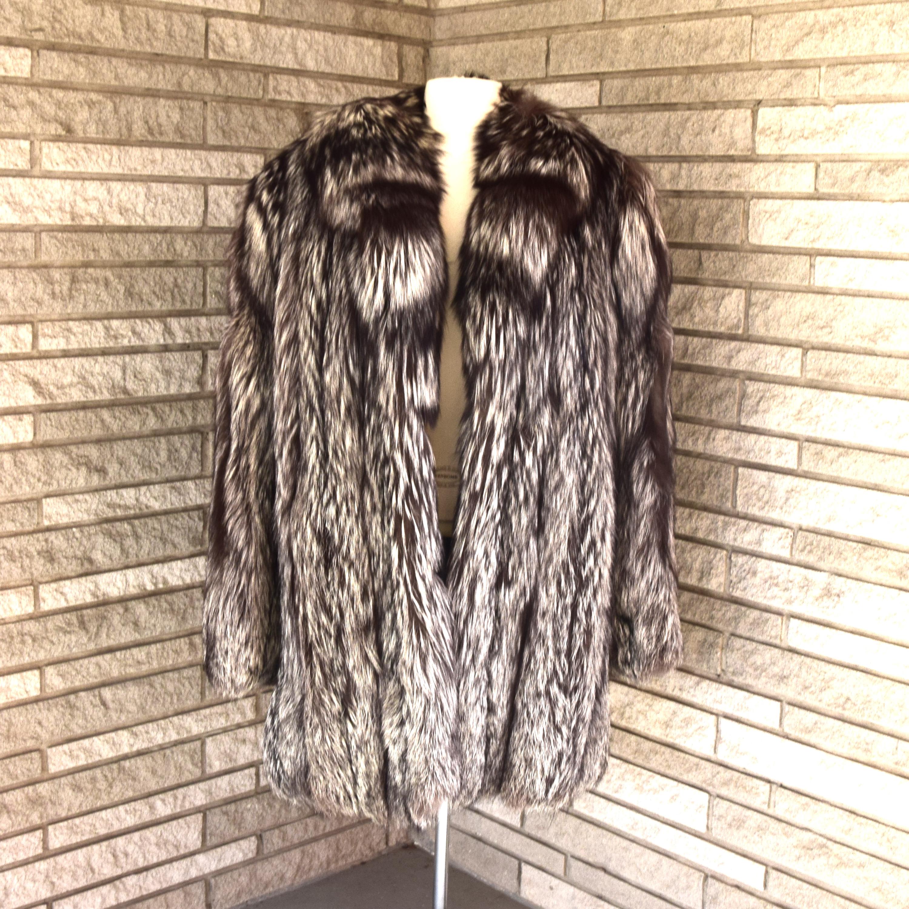 Vintage 1990s Early 2000s Silver Fox Fur Hip Length Jacket