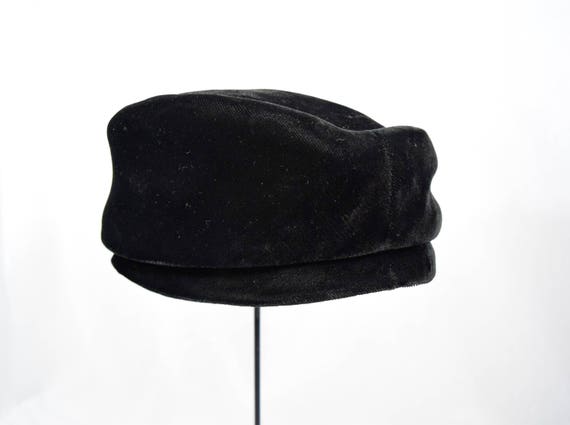 Vintage 1960s black velvet pillbox hat by Maxine - image 3