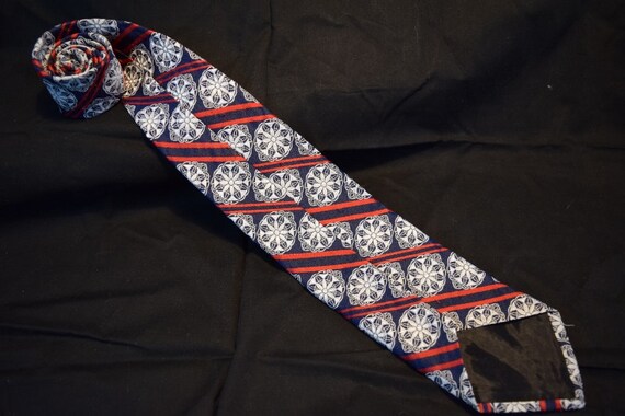 Vintage 1970s polyester navy, red and silver tie … - image 3