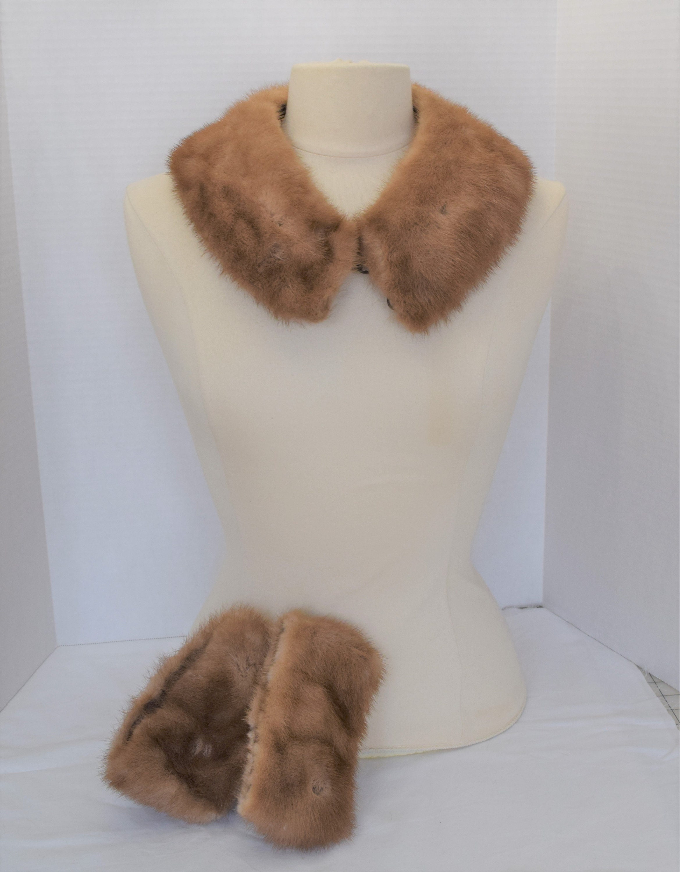 Vintage 1960s blonde mink fur collar and cufs