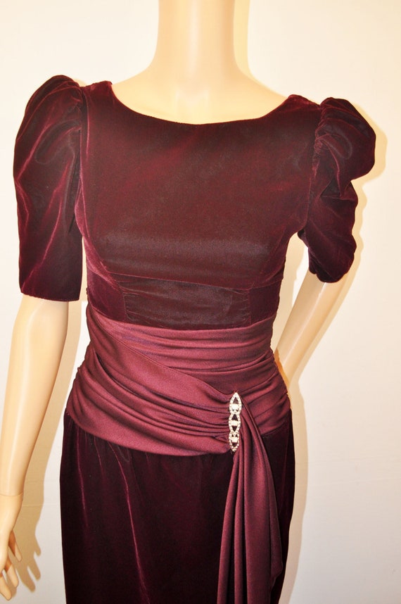 Vintage 1980s burgundy maroon velvet gown formal f