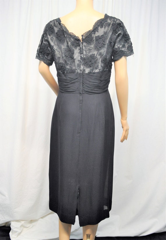 Vintage 1950s black crepe and lace cocktail dress… - image 4