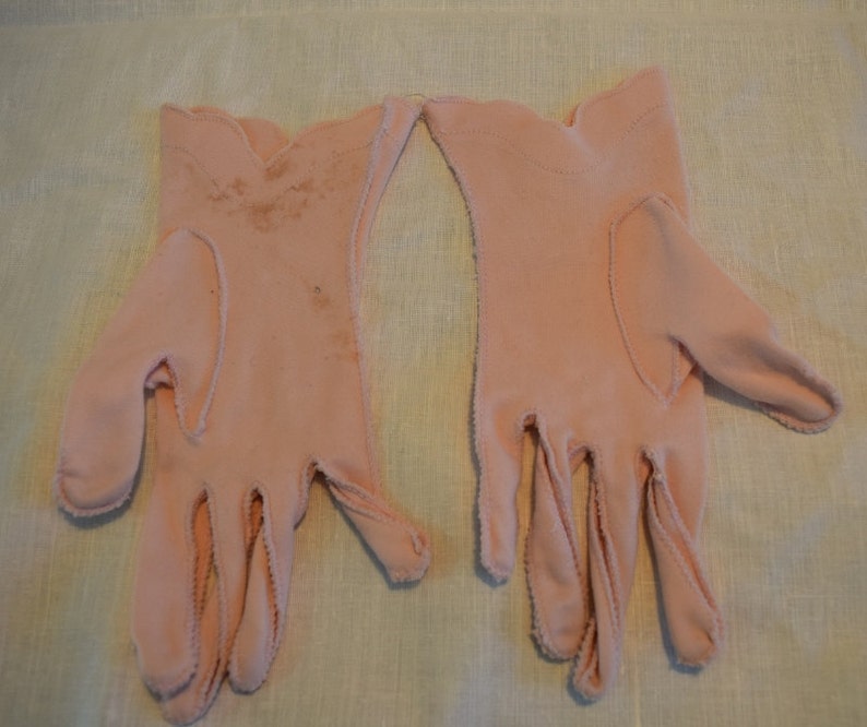 Women/'s vintage pink bracelet length shaped edge gloves size 6