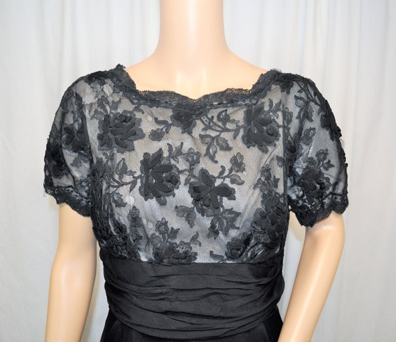 Vintage 1950s black crepe and lace cocktail dress… - image 6