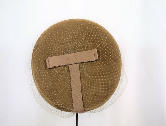 Vintage 1960s taupe velvet veiled hat - image 3