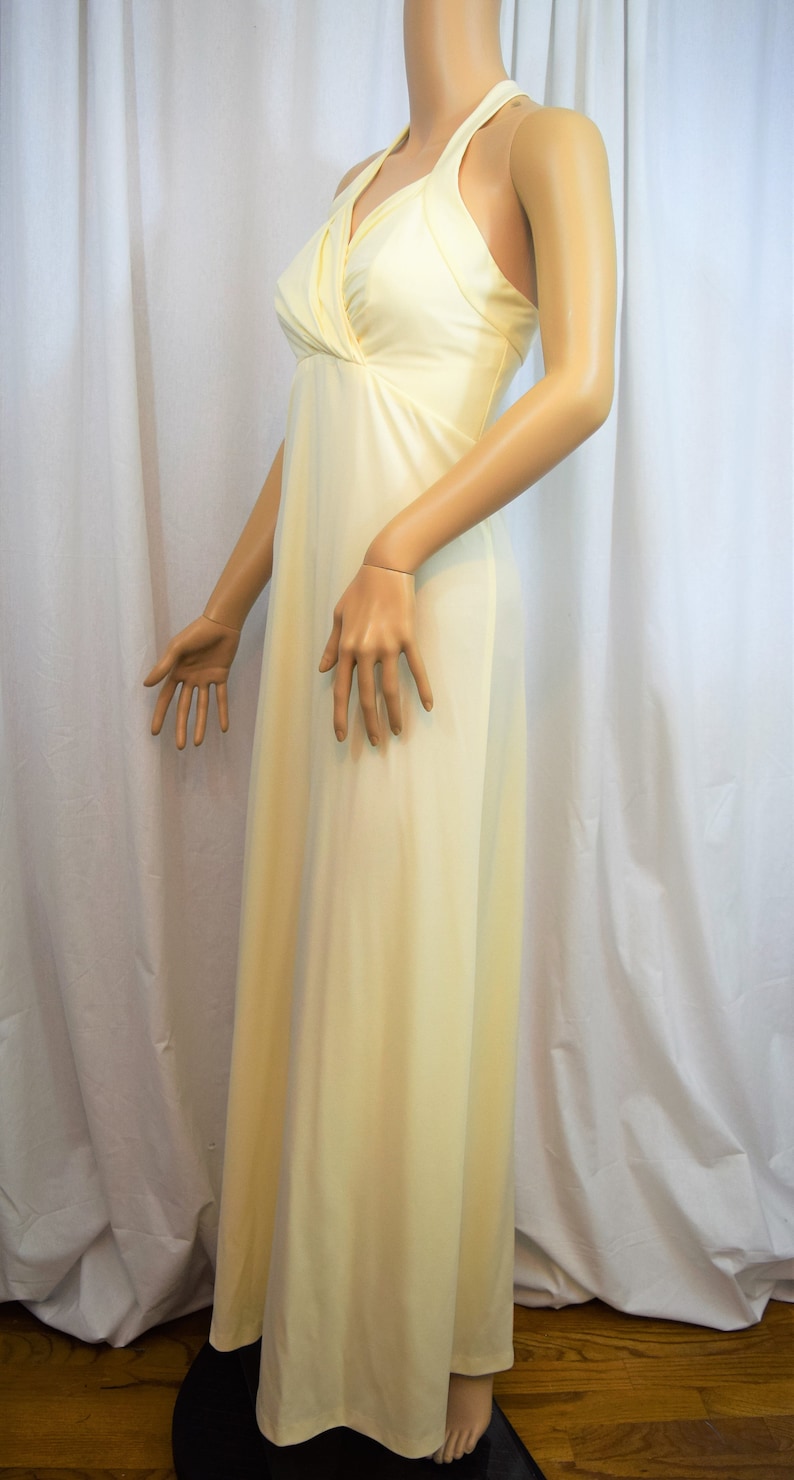 Vintage 1980s off white knit halter formal gown maxi floor length evening dress