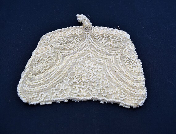 Vintage 1930s 1940s white beaded silk very small … - image 3
