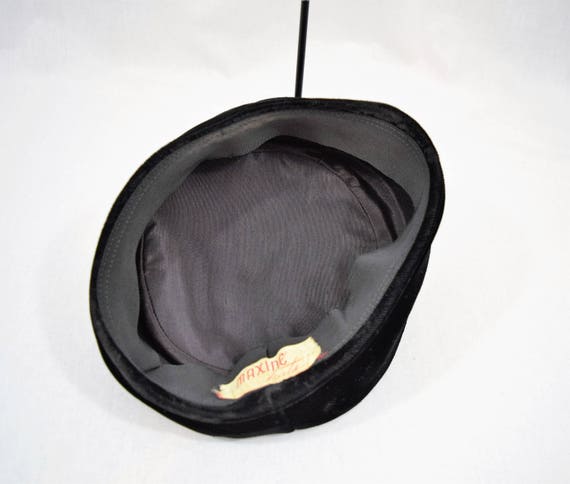 Vintage 1960s black velvet pillbox hat by Maxine - image 5