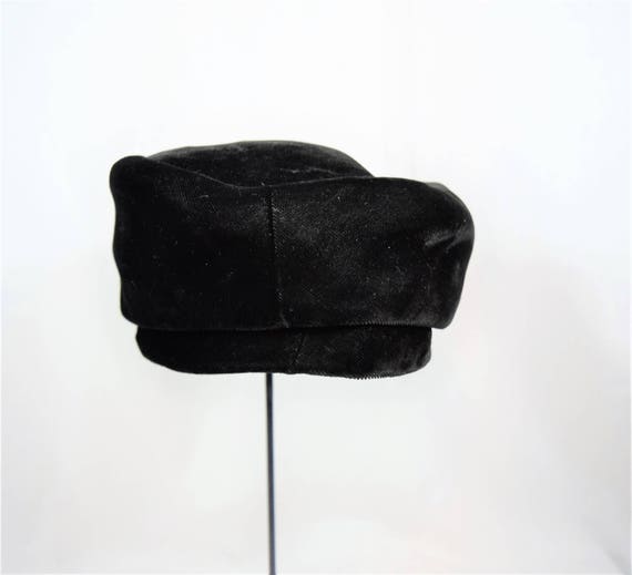 Vintage 1960s black velvet pillbox hat by Maxine - image 4