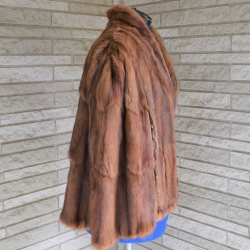 Vintage 1930s online 1940s brown mink hip length cape