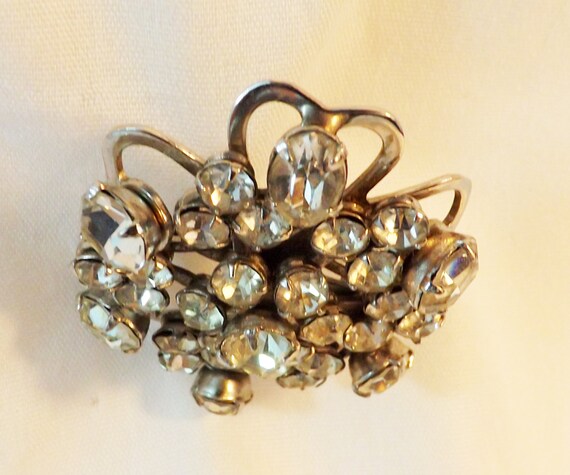 Broche Vintage Strass Logo CC Chanel - Ton Or - Italie - Occasion Avec Signes D'usure