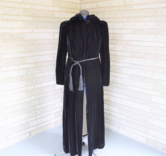 Vintage 1940s black velvet hooded evening coat wit