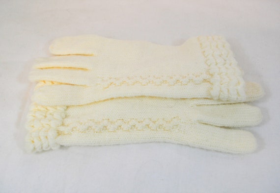 Women's vintage 1960s white knit winter weight gl… - image 1