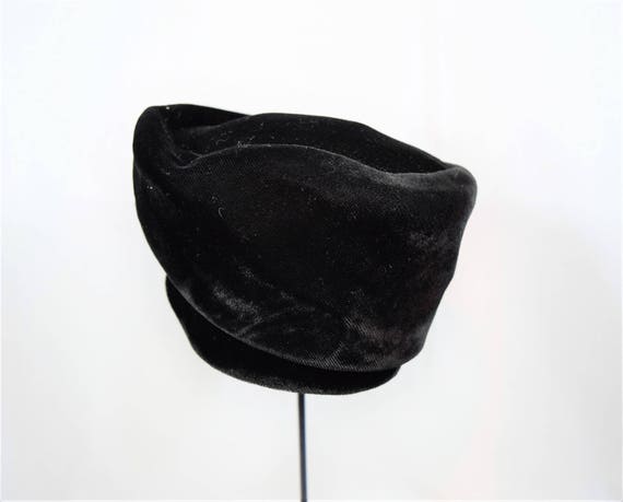 Vintage 1960s black velvet pillbox hat by Maxine - image 1