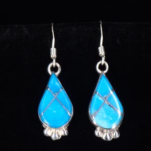 Neu! Zuni Jewelry Ohrringe Türkis Sterling Silber Handmade Intarsien Tropfen Ohrringe von Eldrick und Charlotte Seoutewa - Signiert
