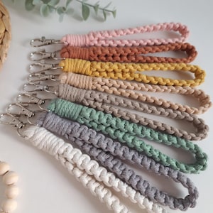 Macrame Keychain / Keyring, Wristlet Lanyard - Flat Knot