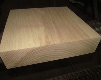 Un hermoso tazón de ceniza secado al horno grueso en blanco 8"x 8" x 4"