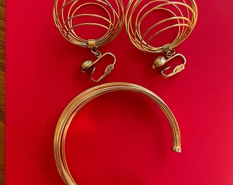 MULTI HOOP GOLD Tone Bracelet & Matching Clip-on Earrings  With Case