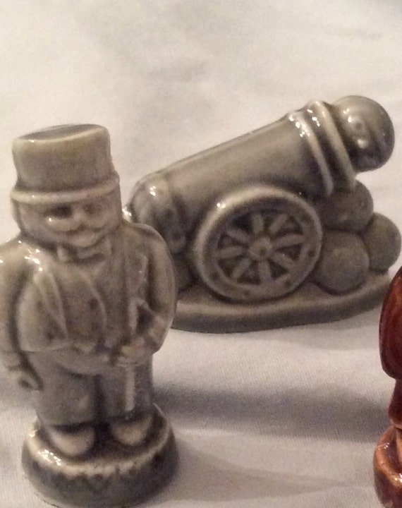 WADE WHIMSIES CERAMICS Miniature Figurines Circus Series 1994 Ringmaster and Human Cannonball
