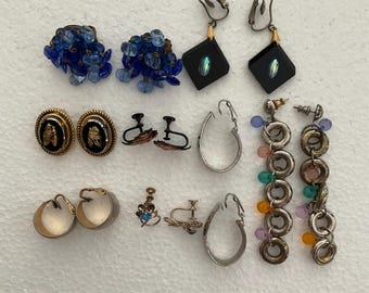 VINTAGE RETRO EARRINGS Collection Miscellaneous 5 Clip-ons, 2 Screw On, and 1 Pierced.