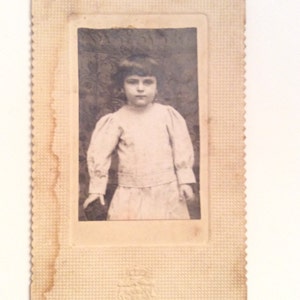 CARTE de VISITE, CDV, or Cabinet card, Girl in dress, England, Antique