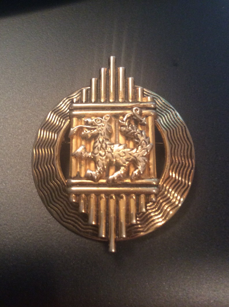 HERALDIC LION PIN or Brooch Art Deco Gold tone Vintage