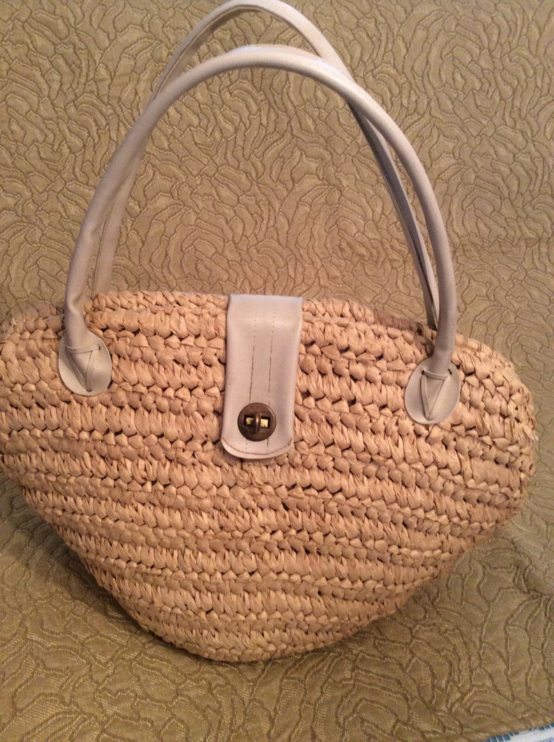 CROCHETED RAFFIA PURSE Price Lowered vintage with clamshell shape tan handles 