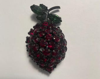 WARNER STRAWBERRY PIN or Brooch Vintage Garnet & Emerald Crystals