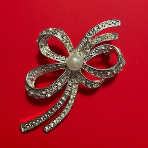 RHINESTONE & PEARL BOW Brooch or Pin