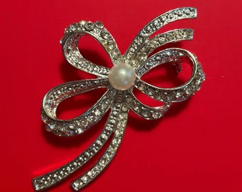RHINESTONE & PEARL BOW Brooch or Pin