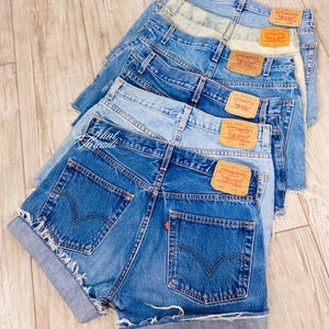 Pantalones cortos vaqueros de cintura alta vintage Levis, pantalones cortos de cintura alta con puños enrollados azules Levi Strauss, bragueta con botones 501 o pantalones cortos vaqueros con cierre de cremallera