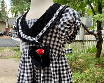 Vitnage Ashley Ann Black and white Gingham A-Line Dress, Size 3, Black Trim, Black Bow with Red Rose Detail, Wrap Style Bodice, Back Zipper