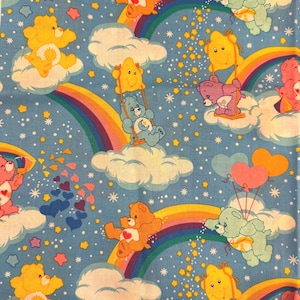 ZELDZAME **Vintage Troetelbeertjesstof, regenboog- en wolkenontwerp op blauw, volledig katoen, 1 x 44 inch breed, GRATIS verzending