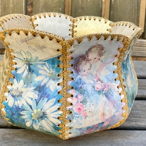 Cesta de tarjetas de felicitación vintage, década de 1960, tarjetas navideñas doradas, azules y rosas, crochet dorado metálico, 5,5 pulgadas de alto x 7 pulgadas, Navidad retro, envío GRATIS