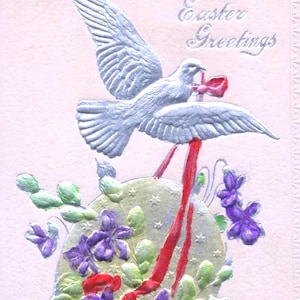 BELLISSIMA cartolina di PASQUA antica~Colomba d'argento che vola portando un uovo verde in un nastro e delle violette.