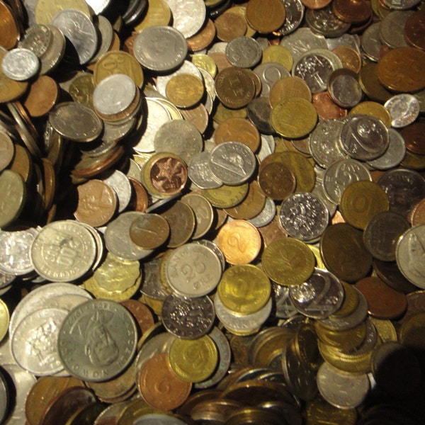 50 Different Foreign Coins (For Collecting, School Projects, or Crafting). (FREE SHIPPING)