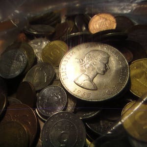 2 lbs. 2 pounds of Bulk Foreign Coins Great for collecting, school projects, or crafting. FREE SHIPPING image 5