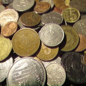 2 lbs. (2 pounds) of Bulk Foreign Coins (Great for collecting, school projects, or crafting.) ***FREE SHIPPING***