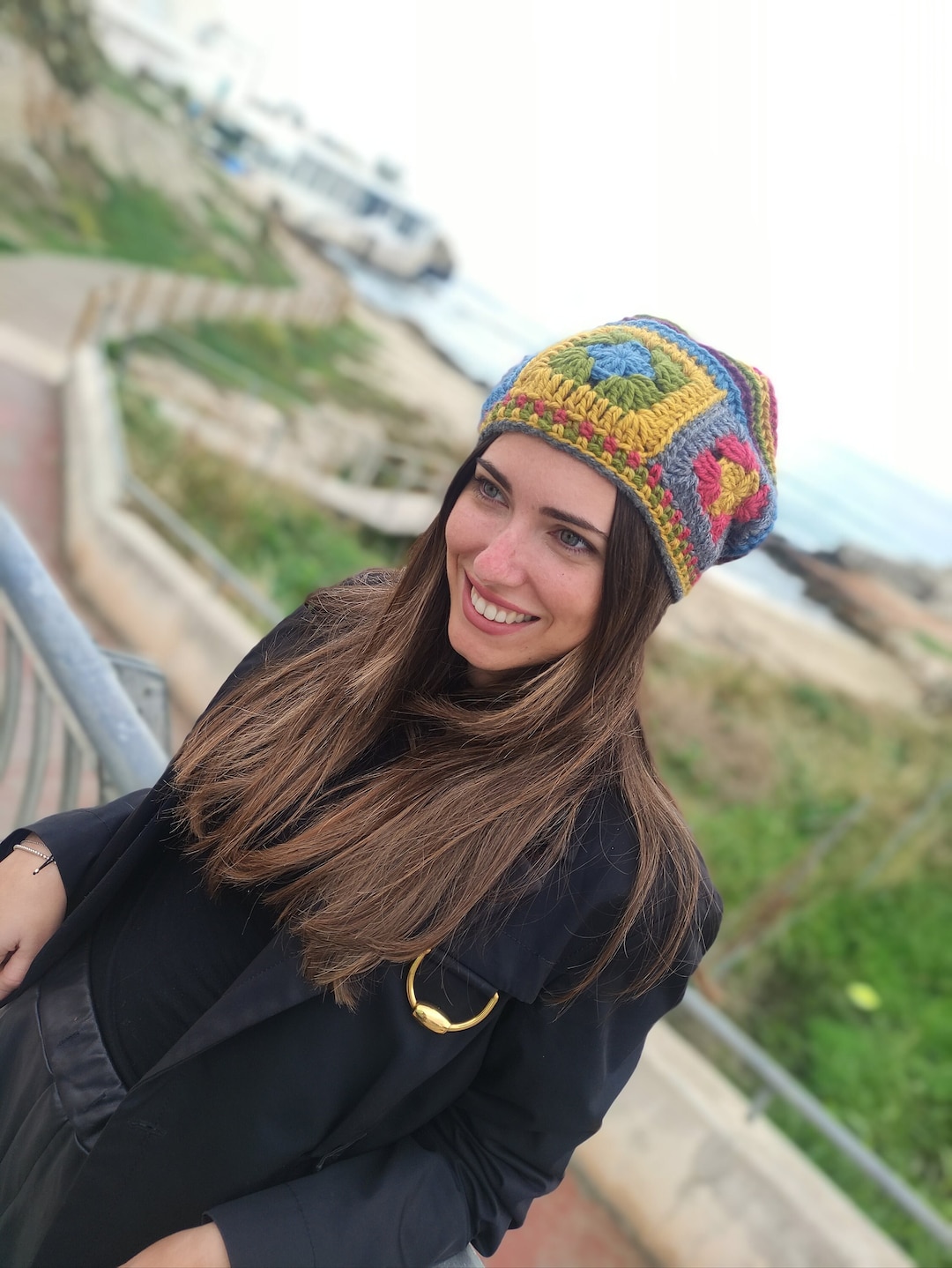 Berretto di lana, cappello colorato realizzato all'uncinetto con