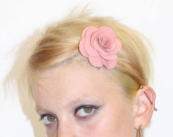 Pretty Disturbia coral peach pink floral flower rose brooch hair clip accessory