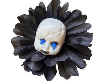 Pince à cheveux gothique fleur noire visage de poupée