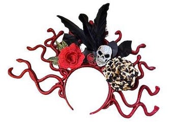 Coiffe tendance serpent, tête de mort et rose