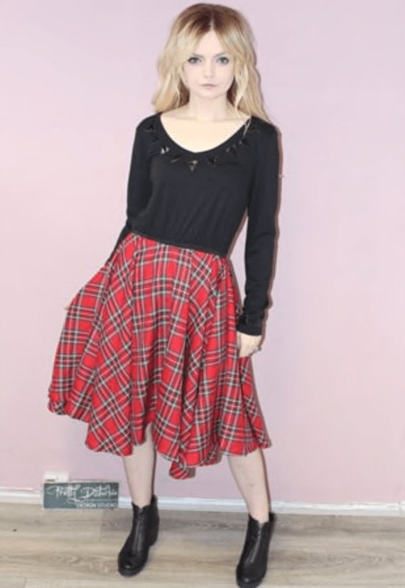 grunge midi dress Lisheva Midi Dress in Grunge Daisy Black , V Neck , Plunge Neckline main image 1