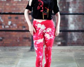 Leggings rouges tie-dye, alternative punk grunge délavé à l'acide
