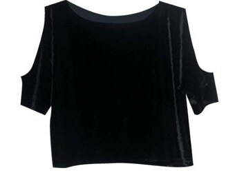Crop top noir en velours fait main à épaules dénudées