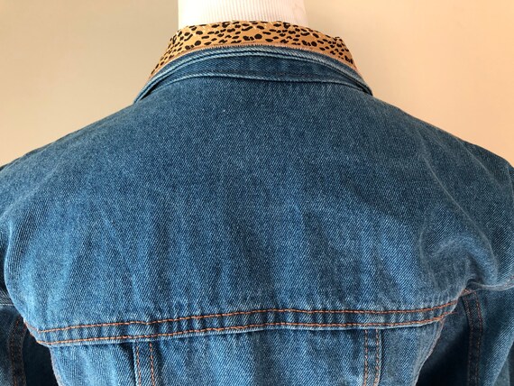 vintage 80’s/90’s ANIMAL PRINT COLLAR jean jacket… - image 8