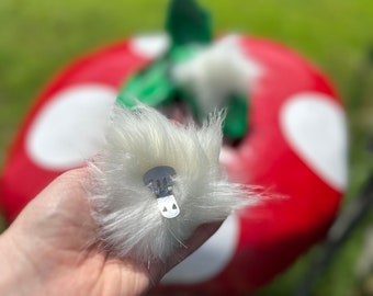 Tinker Bell shoe clips / Tinkerbell shoe clips / Periwinkle shoe clips / Tinkerbell Pom pom shoe clips / Tinker Bell puff balls